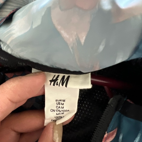 H&M Medium Floral Windbreaker - Picture 2 of 4